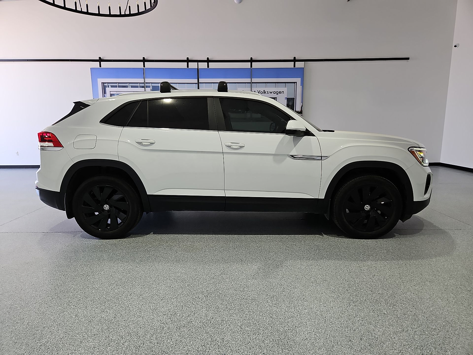 2024 Volkswagen Atlas Cross Sport 2.0T SE w/Technology Pure White at Street VW of Amarillo