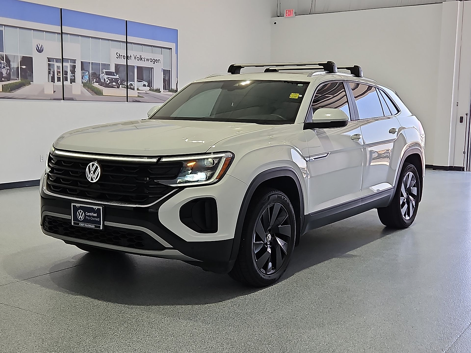 2024 Volkswagen Atlas Cross Sport 2.0T SE w/Technology Pure White at Street VW of Amarillo