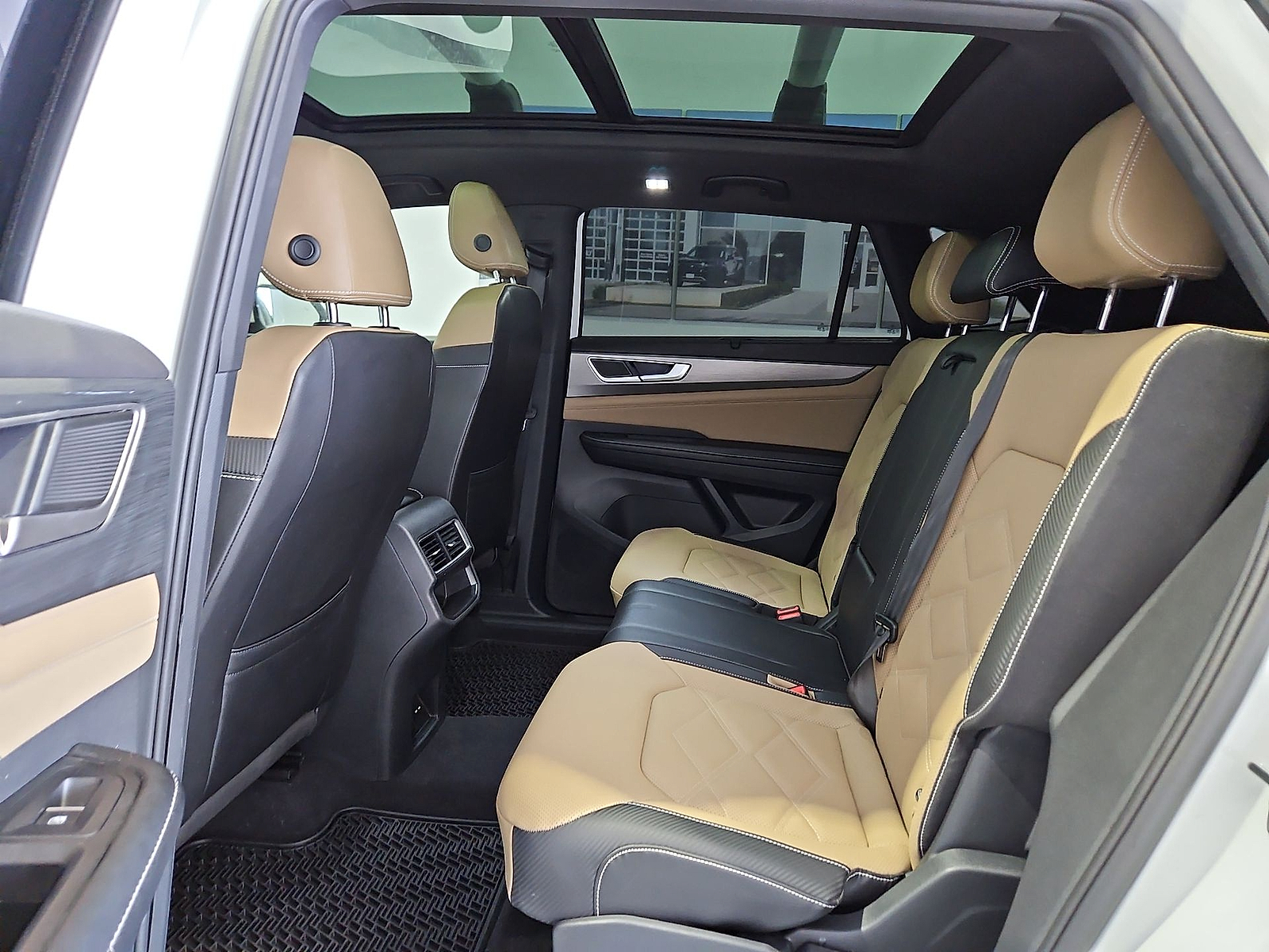 2024 Volkswagen Atlas Cross Sport 2.0T SE w/Technology Pure White at Street VW of Amarillo