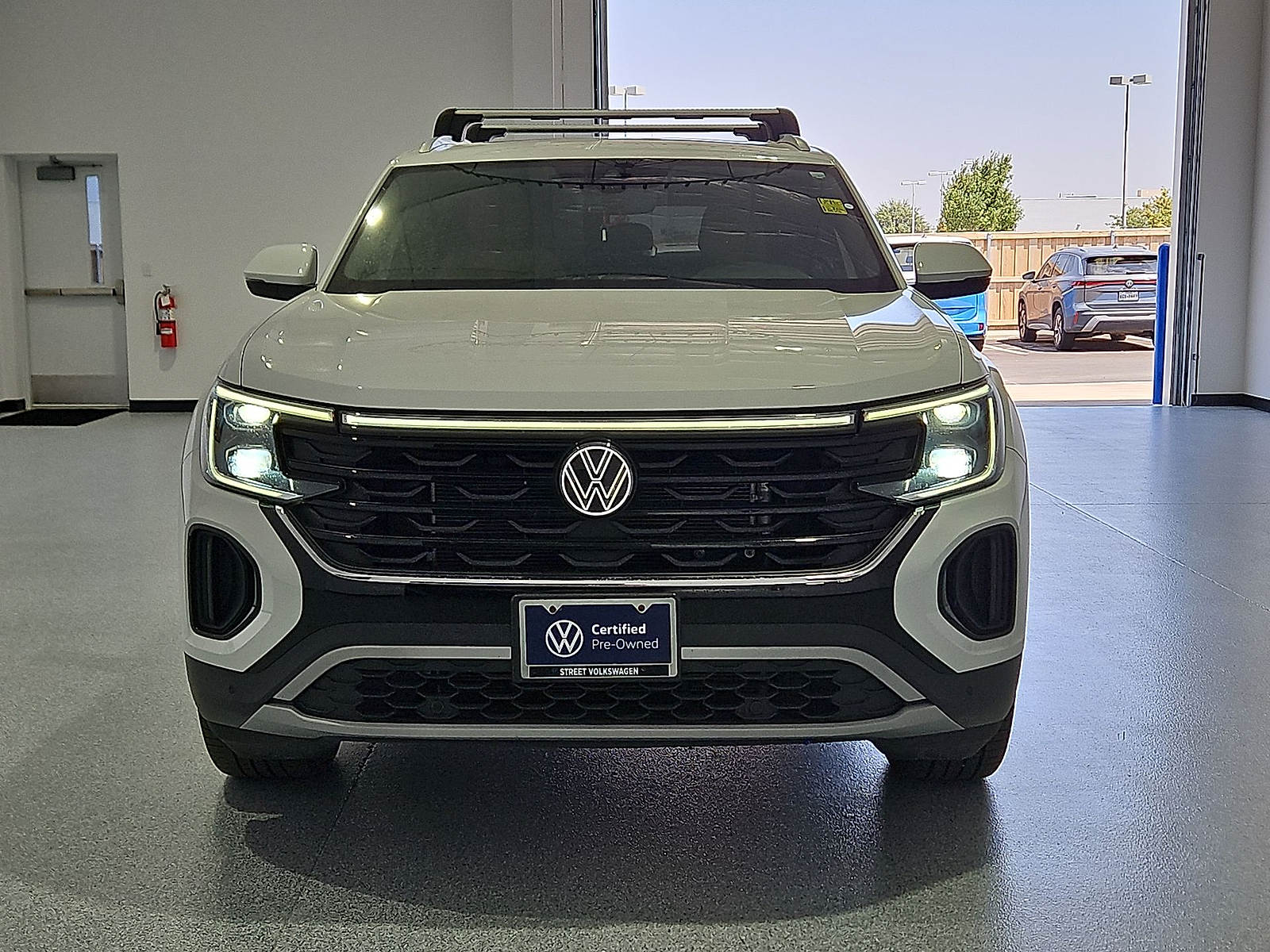 2024 Volkswagen Atlas Cross Sport 2.0T SE w/Technology Pure White at Street VW of Amarillo