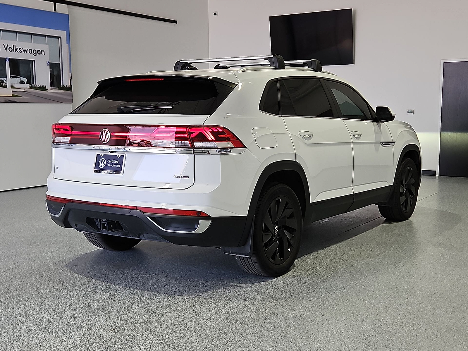 2024 Volkswagen Atlas Cross Sport 2.0T SE w/Technology Pure White at Street VW of Amarillo
