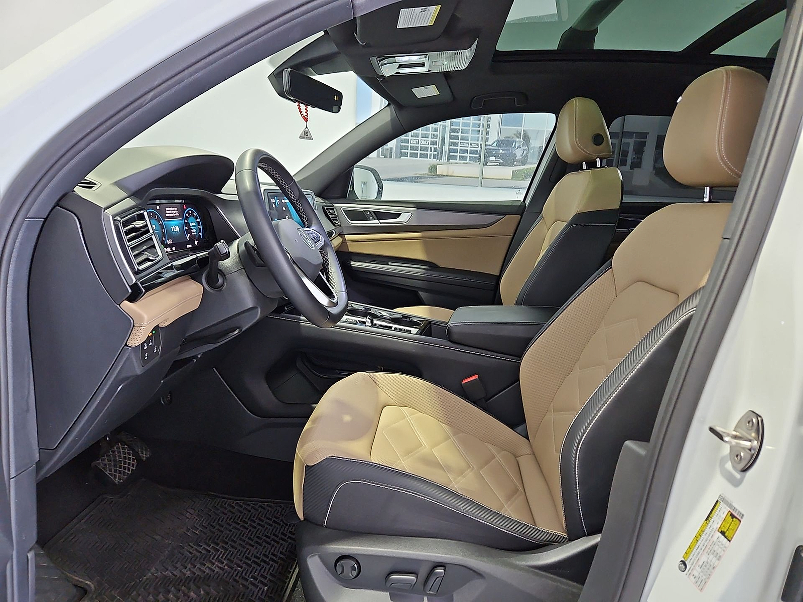 2024 Volkswagen Atlas Cross Sport 2.0T SE w/Technology Pure White at Street VW of Amarillo