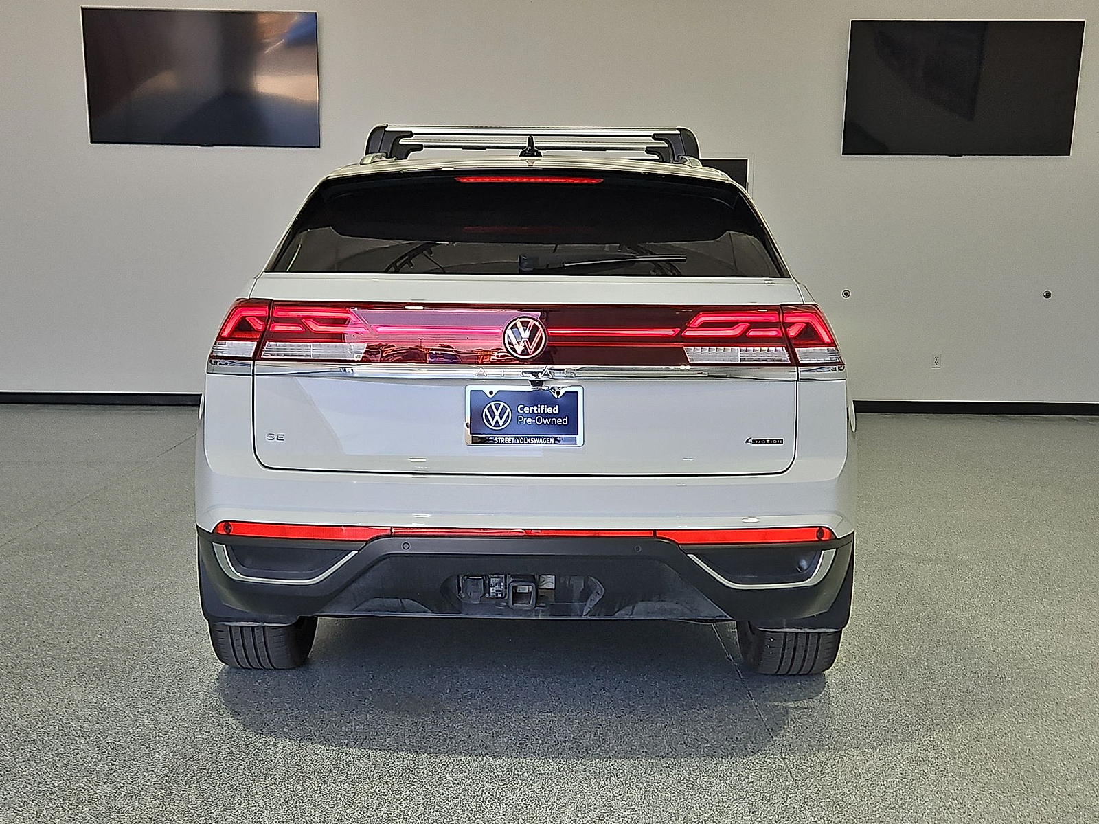 2024 Volkswagen Atlas Cross Sport 2.0T SE w/Technology Pure White at Street VW of Amarillo