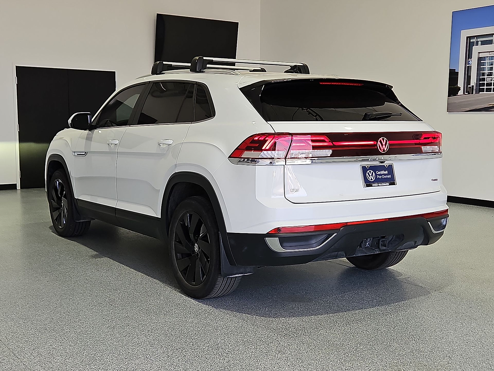 2024 Volkswagen Atlas Cross Sport 2.0T SE w/Technology Pure White at Street VW of Amarillo
