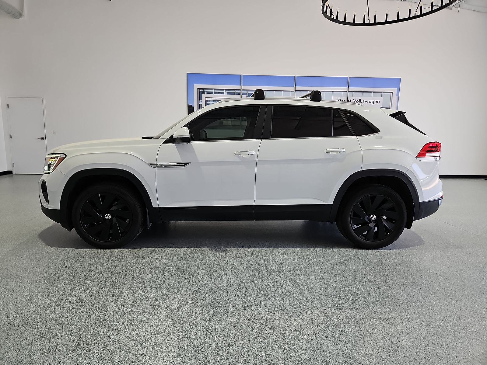 2024 Volkswagen Atlas Cross Sport 2.0T SE w/Technology Pure White at Street VW of Amarillo