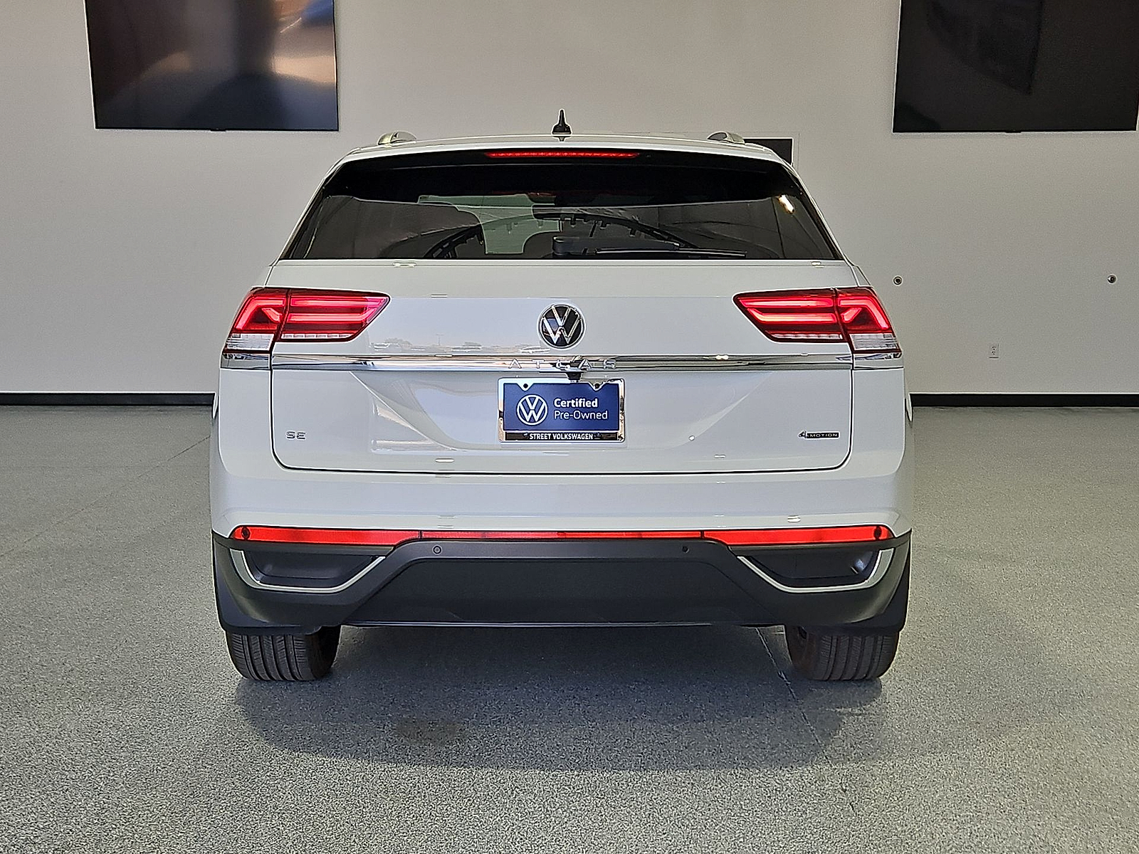2023 Volkswagen Atlas Cross Sport 2.0T SE w/Technology Pure White at Street VW of Amarillo
