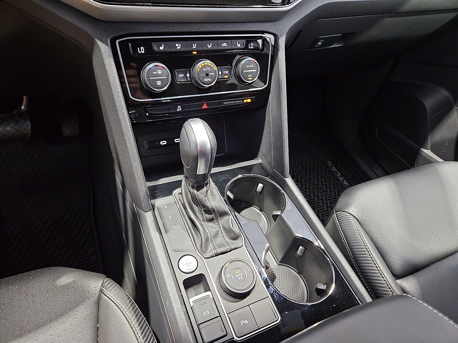 2023 Volkswagen Atlas Cross Sport 2.0T SE w/Technology Pure White at Street VW of Amarillo