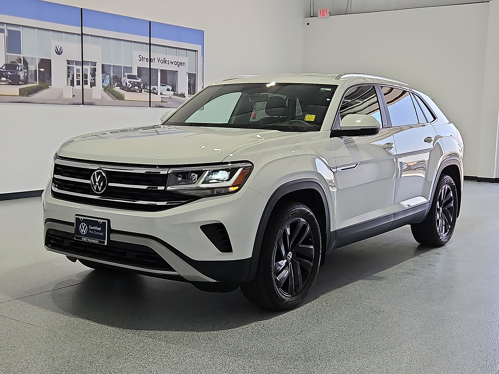 2023 Volkswagen Atlas Cross Sport 2.0T SE w/Technology Pure White at Street VW of Amarillo