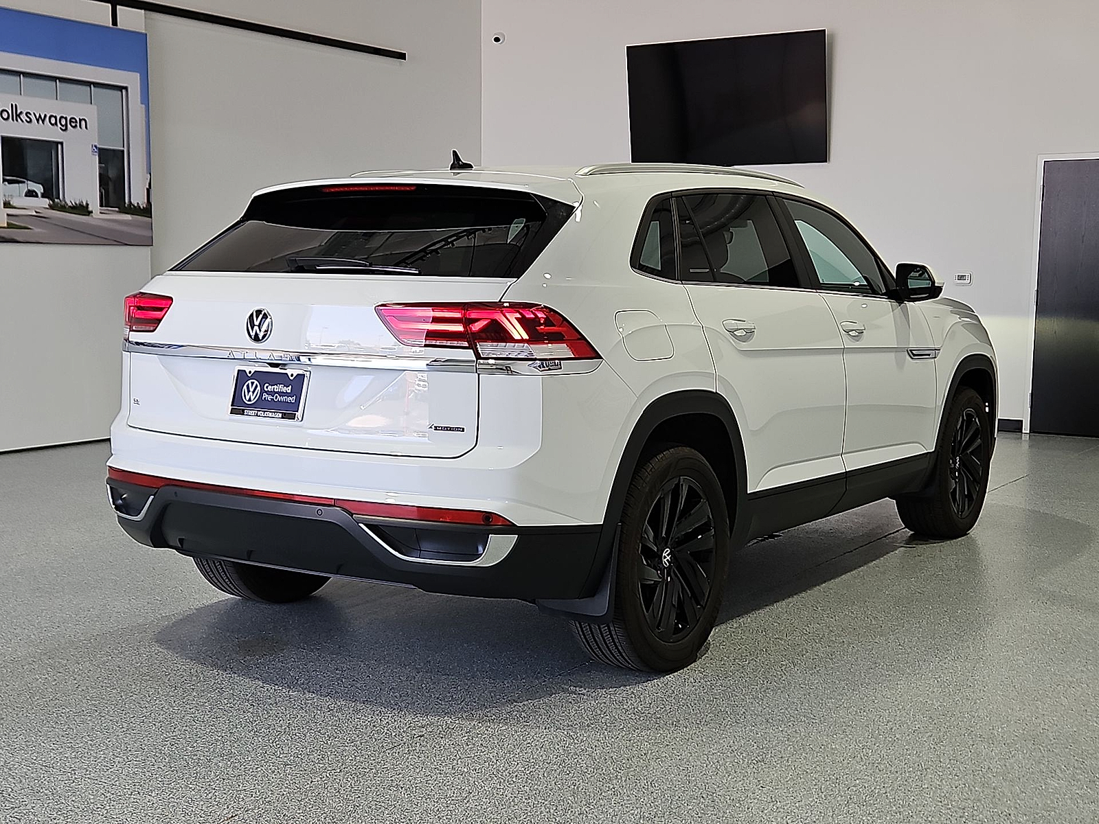 2023 Volkswagen Atlas Cross Sport 2.0T SE w/Technology Pure White at Street VW of Amarillo