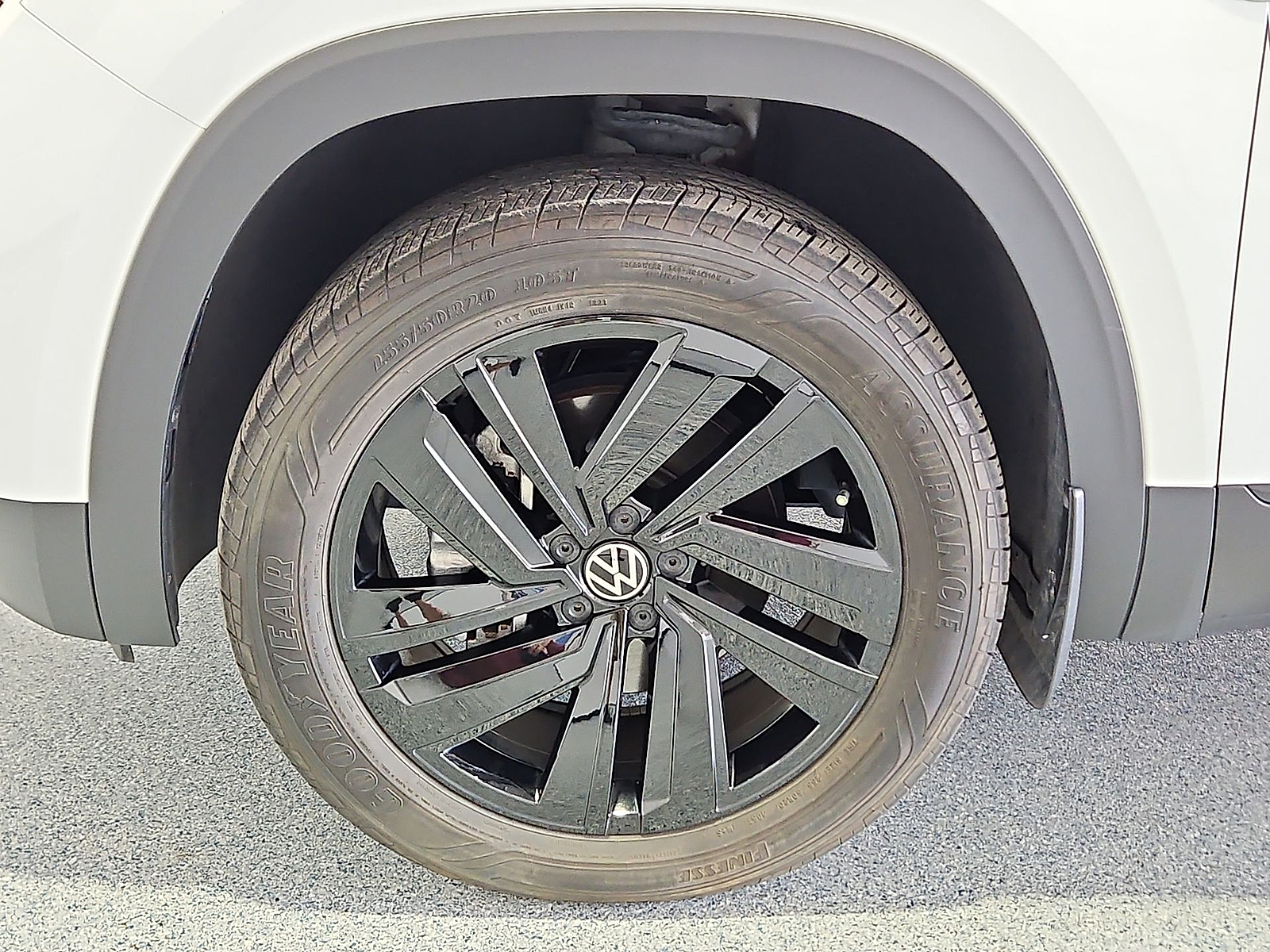 2023 Volkswagen Atlas Cross Sport 2.0T SE w/Technology Pure White at Street VW of Amarillo