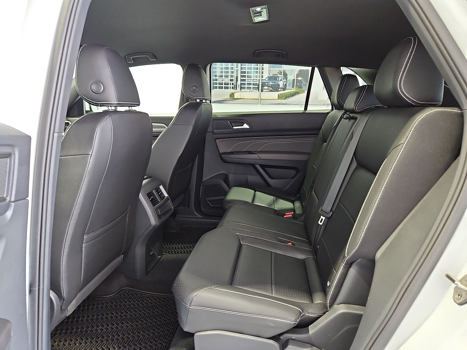 2023 Volkswagen Atlas Cross Sport 2.0T SE w/Technology Pure White at Street VW of Amarillo
