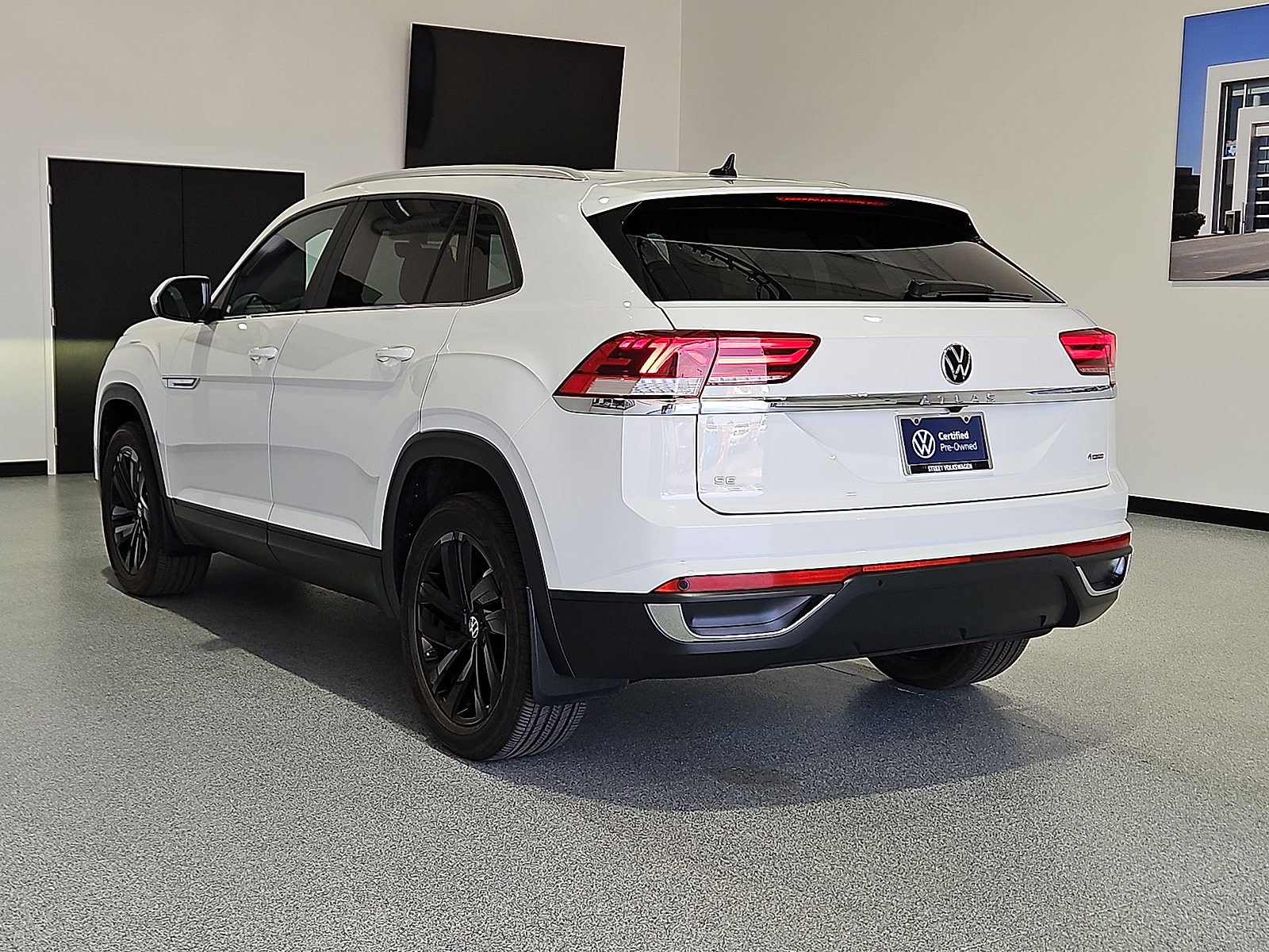 2023 Volkswagen Atlas Cross Sport 2.0T SE w/Technology Pure White at Street VW of Amarillo