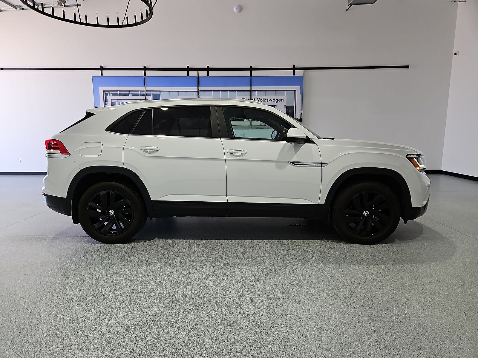 2023 Volkswagen Atlas Cross Sport 2.0T SE w/Technology Pure White at Street VW of Amarillo