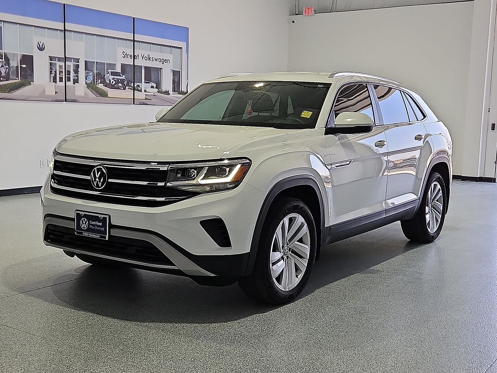 2023 Volkswagen Atlas Cross Sport 2.0T SE w/Technology Pure White at Street VW of Amarillo