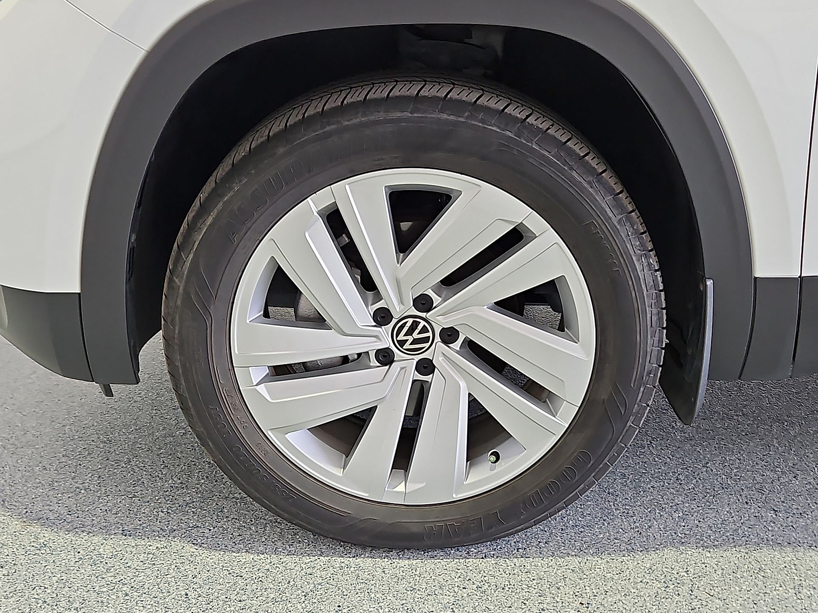2023 Volkswagen Atlas Cross Sport 2.0T SE w/Technology Pure White at Street VW of Amarillo