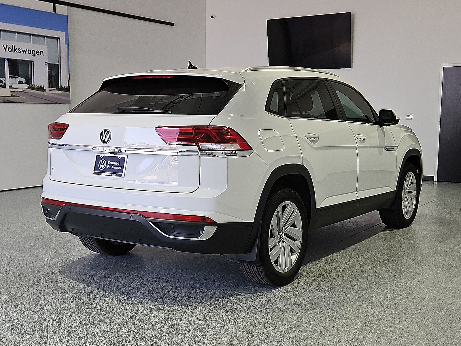 2023 Volkswagen Atlas Cross Sport 2.0T SE w/Technology Pure White at Street VW of Amarillo