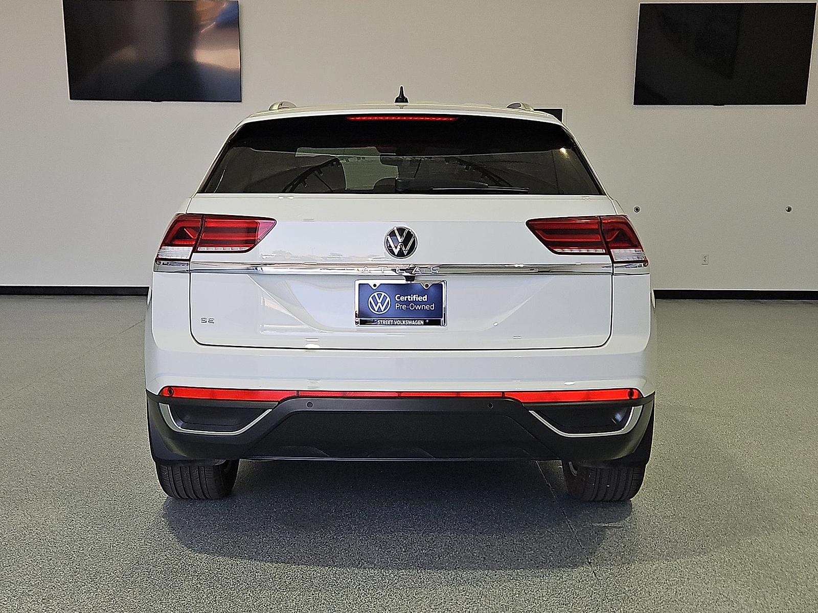 2023 Volkswagen Atlas Cross Sport 2.0T SE w/Technology Pure White at Street VW of Amarillo