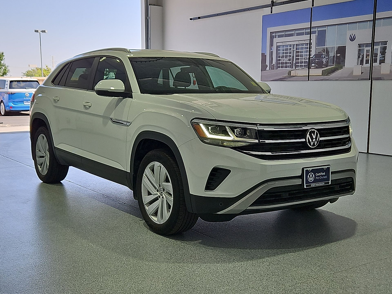 2023 Volkswagen Atlas Cross Sport 2.0T SE w/Technology Pure White at Street VW of Amarillo