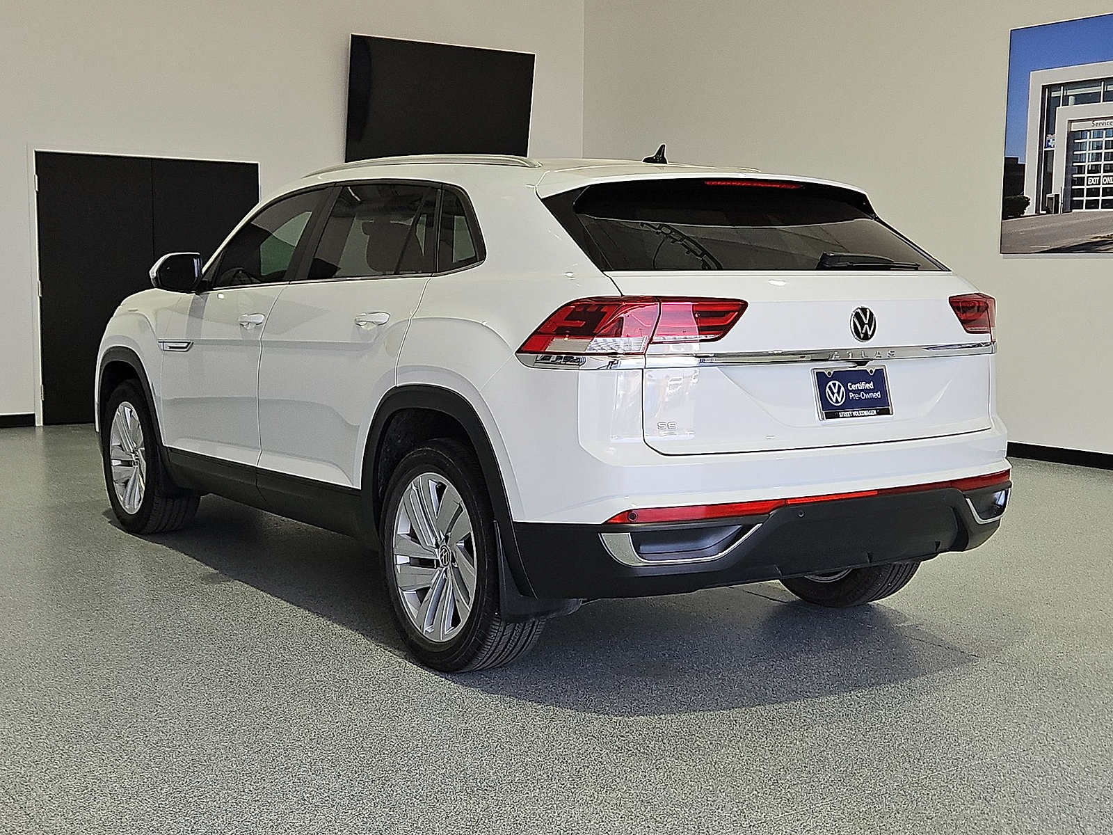 2023 Volkswagen Atlas Cross Sport 2.0T SE w/Technology Pure White at Street VW of Amarillo