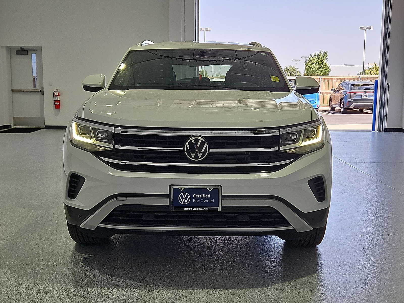2023 Volkswagen Atlas Cross Sport 2.0T SE w/Technology Pure White at Street VW of Amarillo