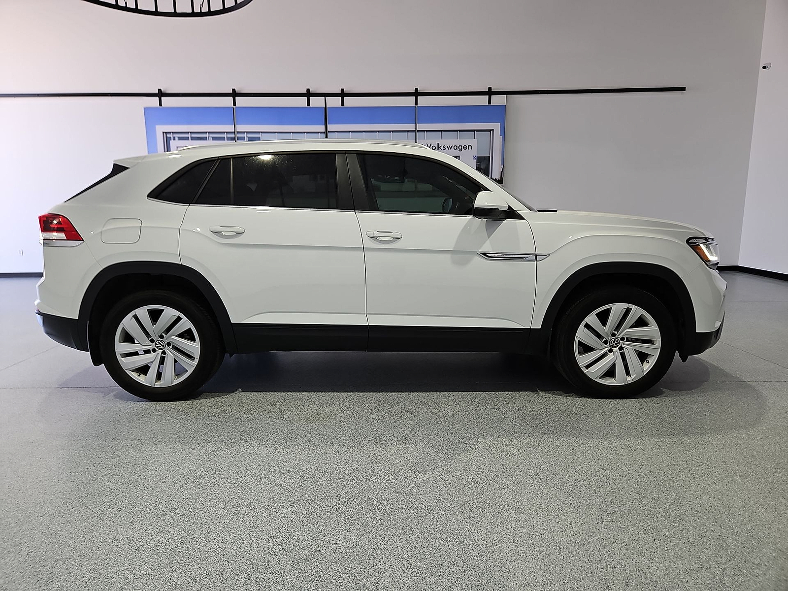 2023 Volkswagen Atlas Cross Sport 2.0T SE w/Technology Pure White at Street VW of Amarillo