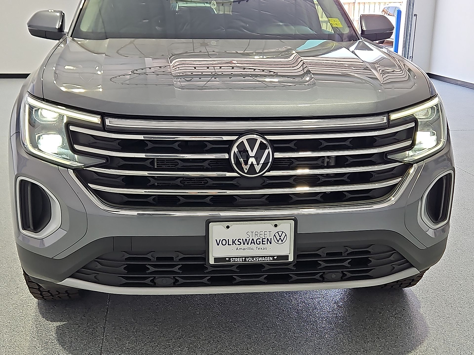 2024 Volkswagen Atlas 2.0T SE Platinum Gray Metallic at Bobby Duby Motors