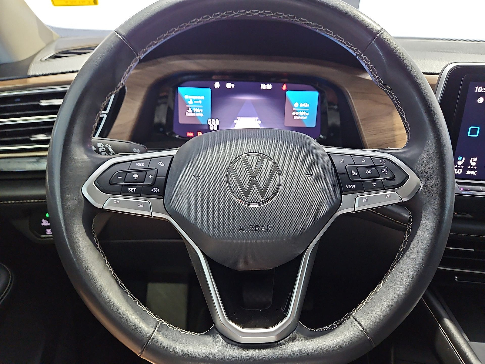 2024 Volkswagen Atlas 2.0T SE Platinum Gray Metallic at Bobby Duby Motors