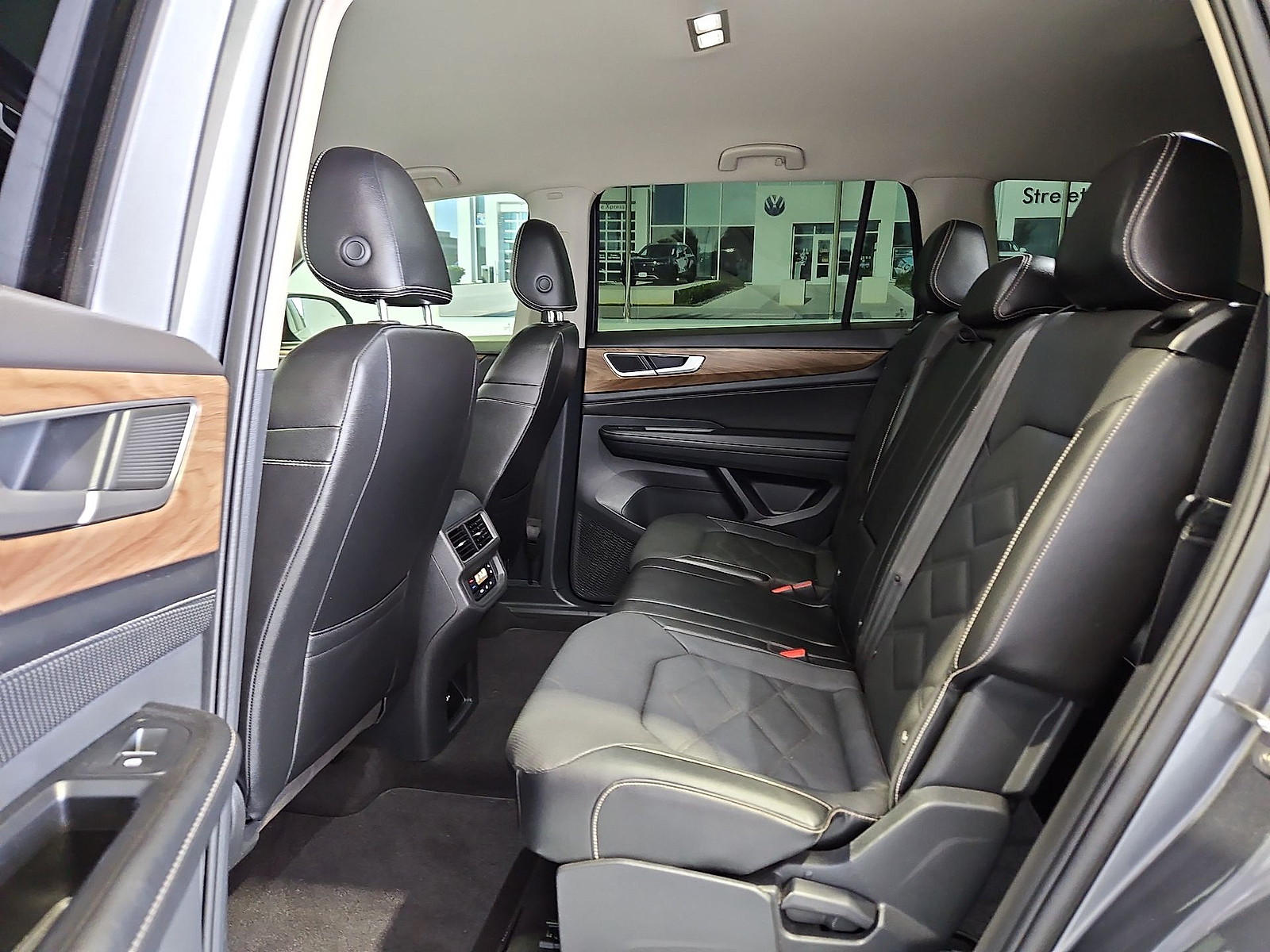 2024 Volkswagen Atlas 2.0T SE Platinum Gray Metallic at Bobby Duby Motors