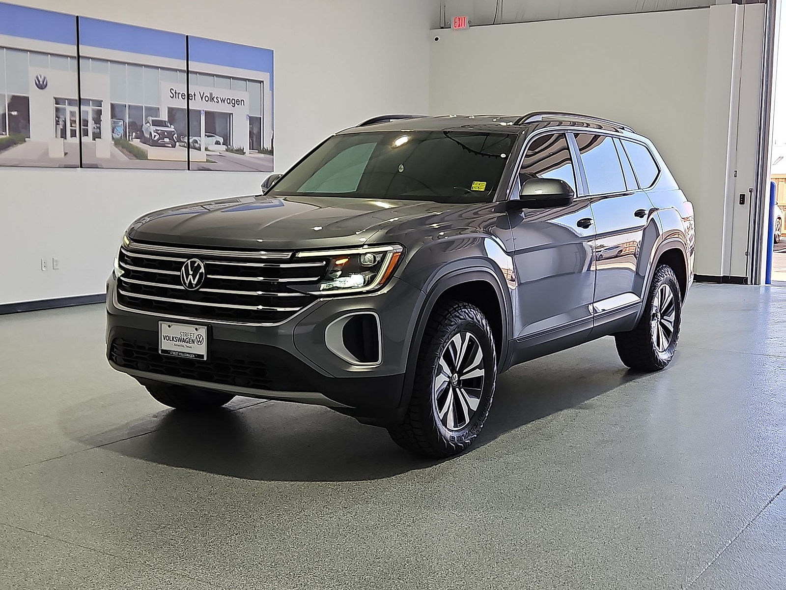 2024 Volkswagen Atlas 2.0T SE Platinum Gray Metallic at Bobby Duby Motors