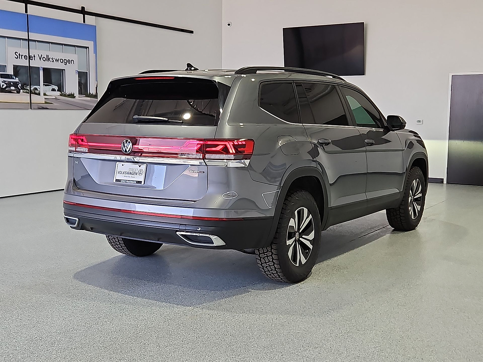 2024 Volkswagen Atlas 2.0T SE Platinum Gray Metallic at Bobby Duby Motors