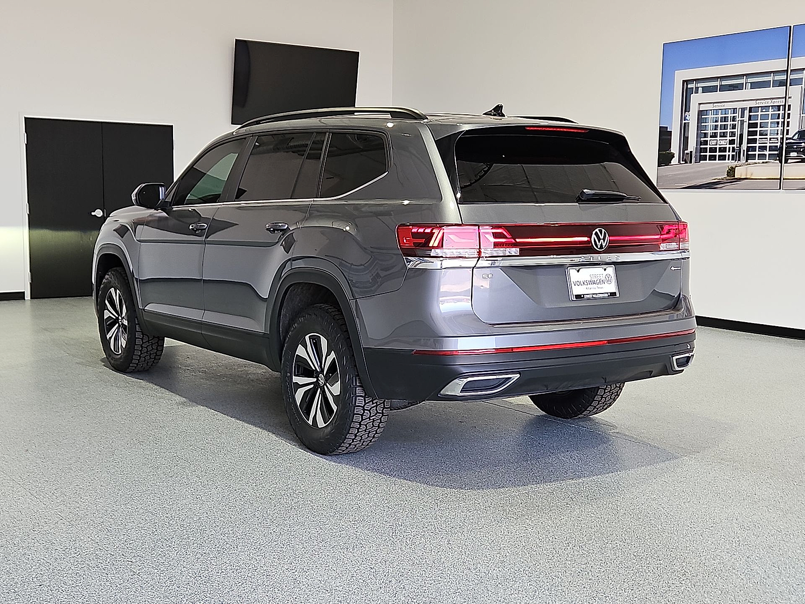 2024 Volkswagen Atlas 2.0T SE Platinum Gray Metallic at Bobby Duby Motors