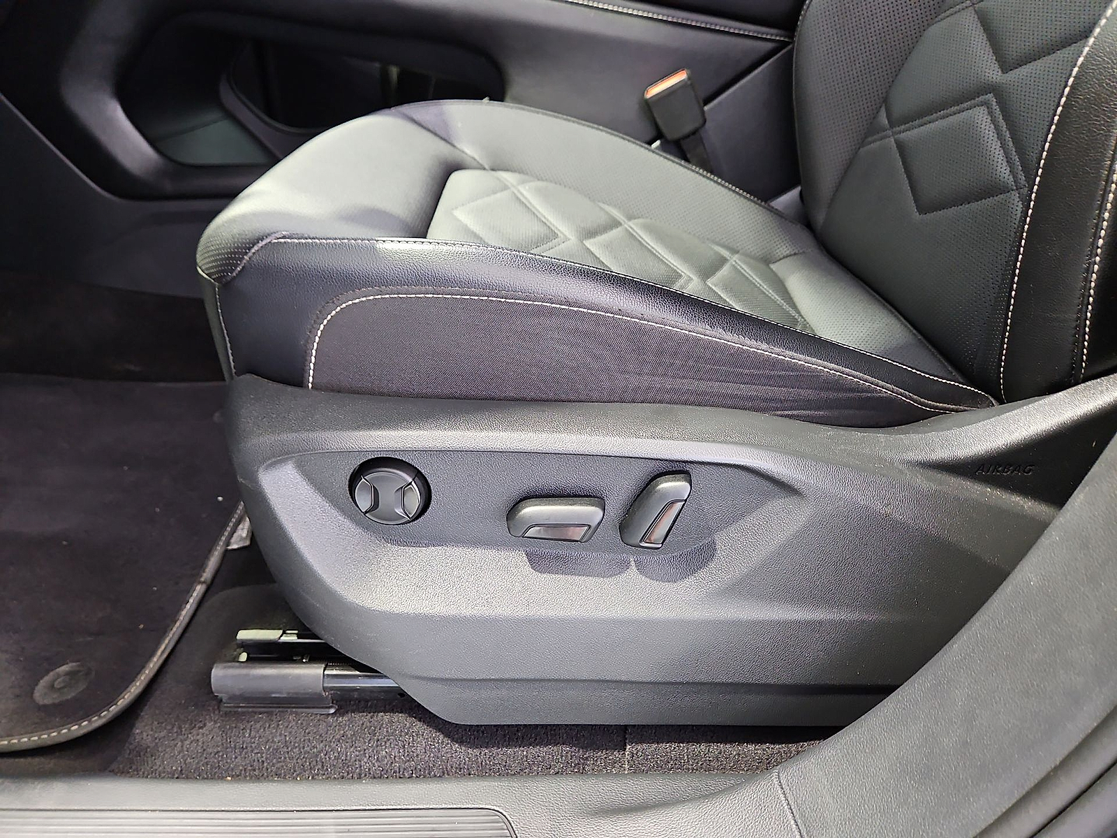 2024 Volkswagen Atlas 2.0T SE Platinum Gray Metallic at Bobby Duby Motors