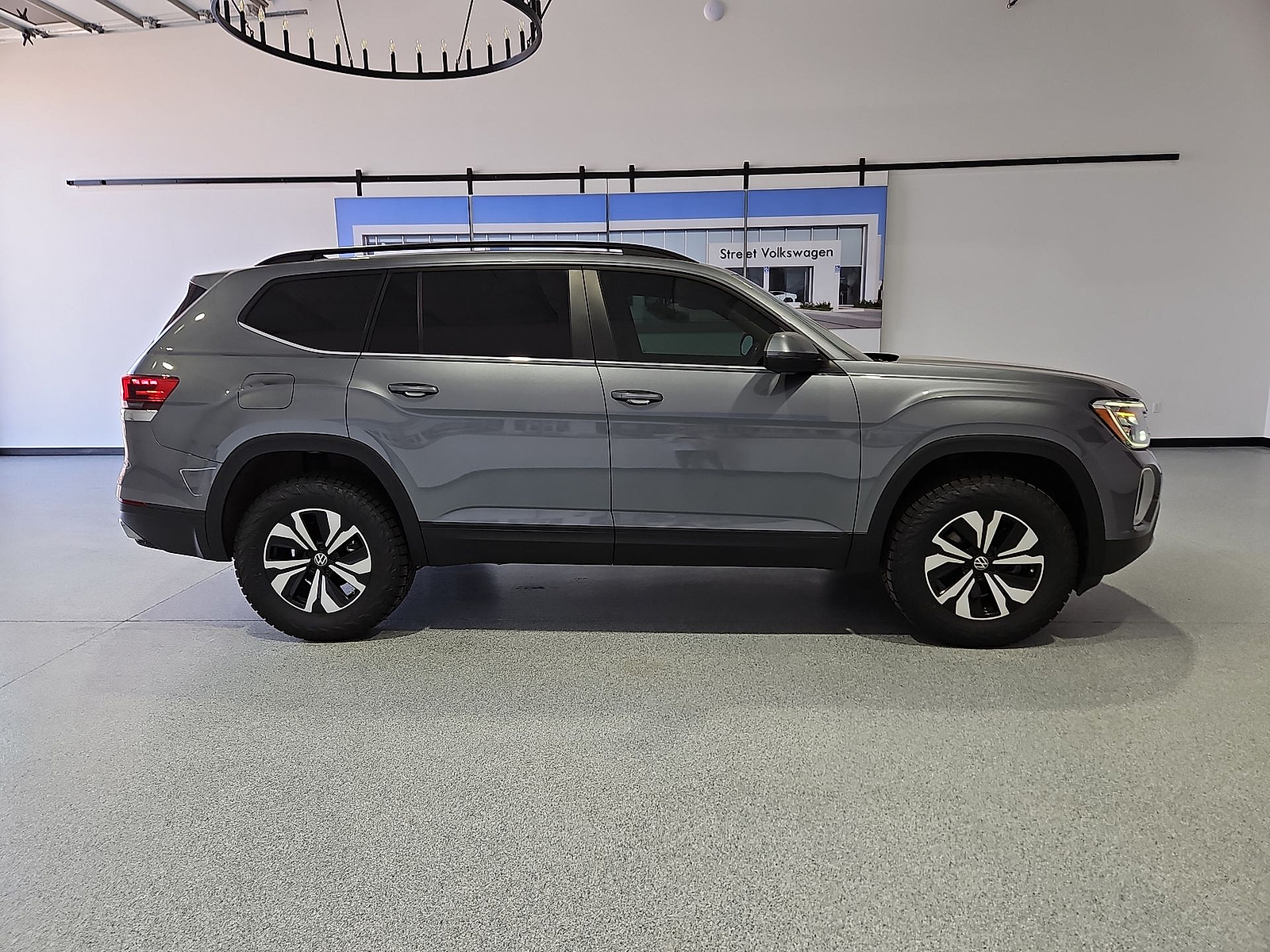 2024 Volkswagen Atlas 2.0T SE Platinum Gray Metallic at Bobby Duby Motors
