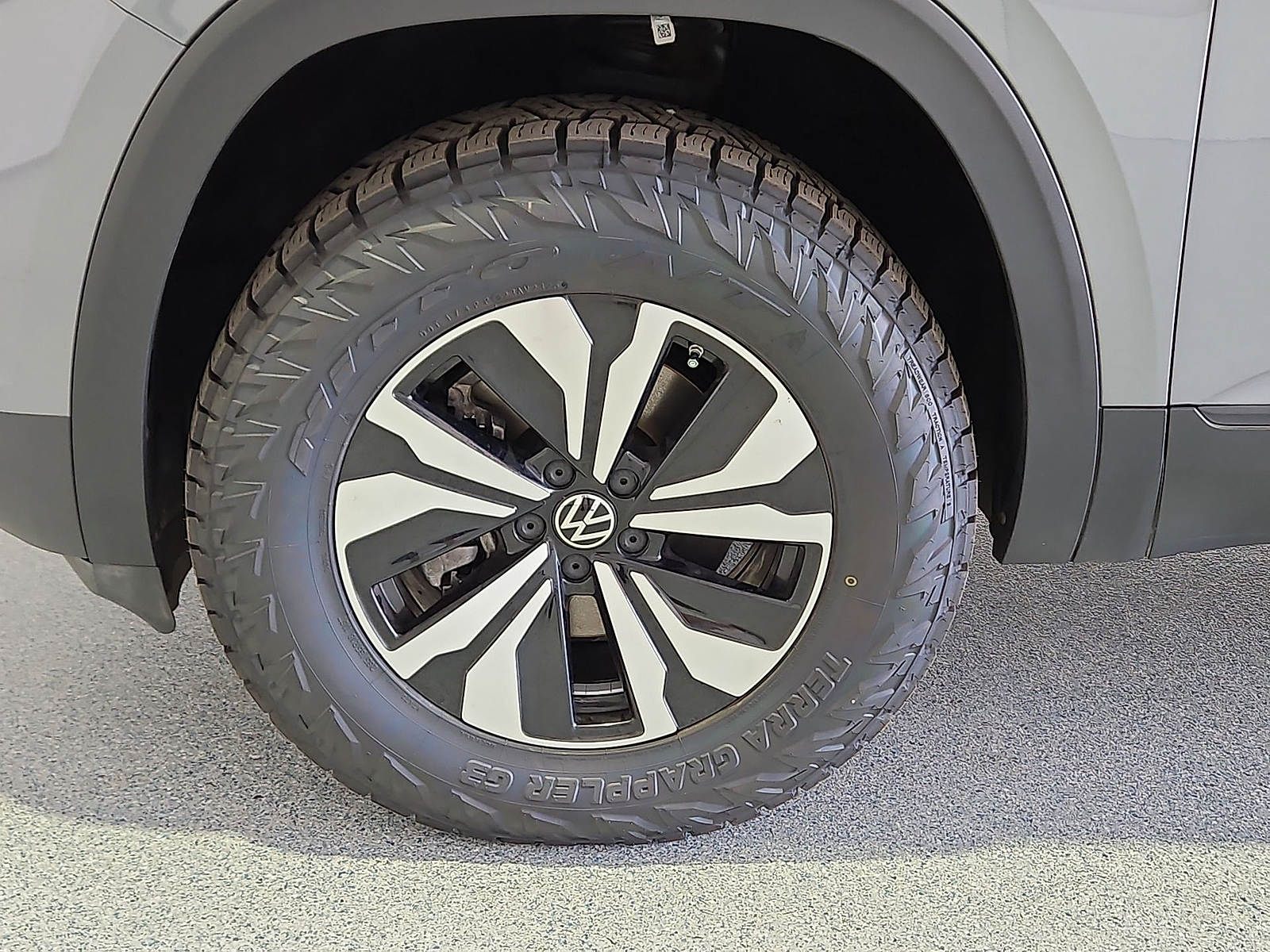 2024 Volkswagen Atlas 2.0T SE Platinum Gray Metallic at Bobby Duby Motors
