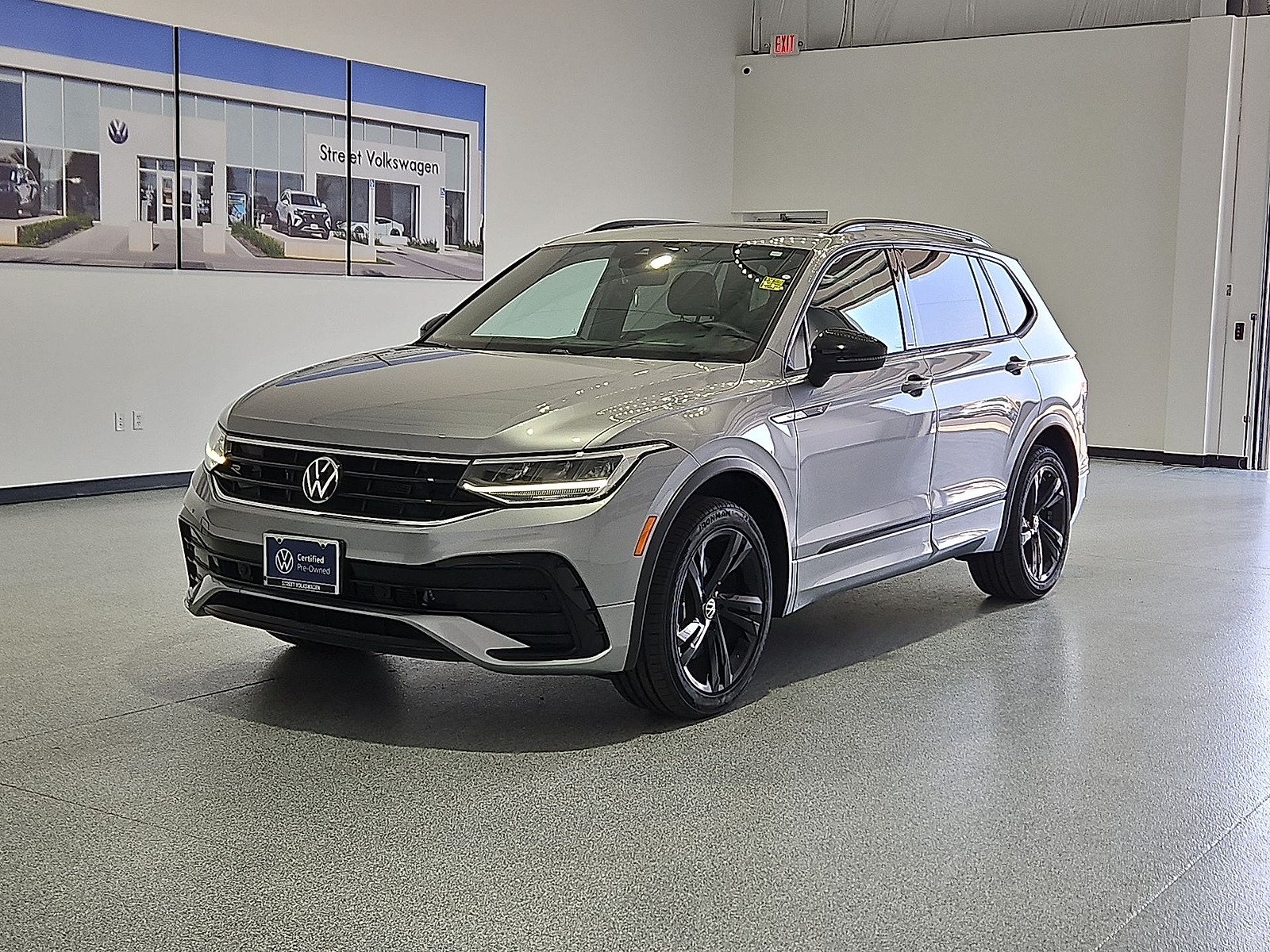 2023 Volkswagen Tiguan 2.0T SE R-Line Black - 3