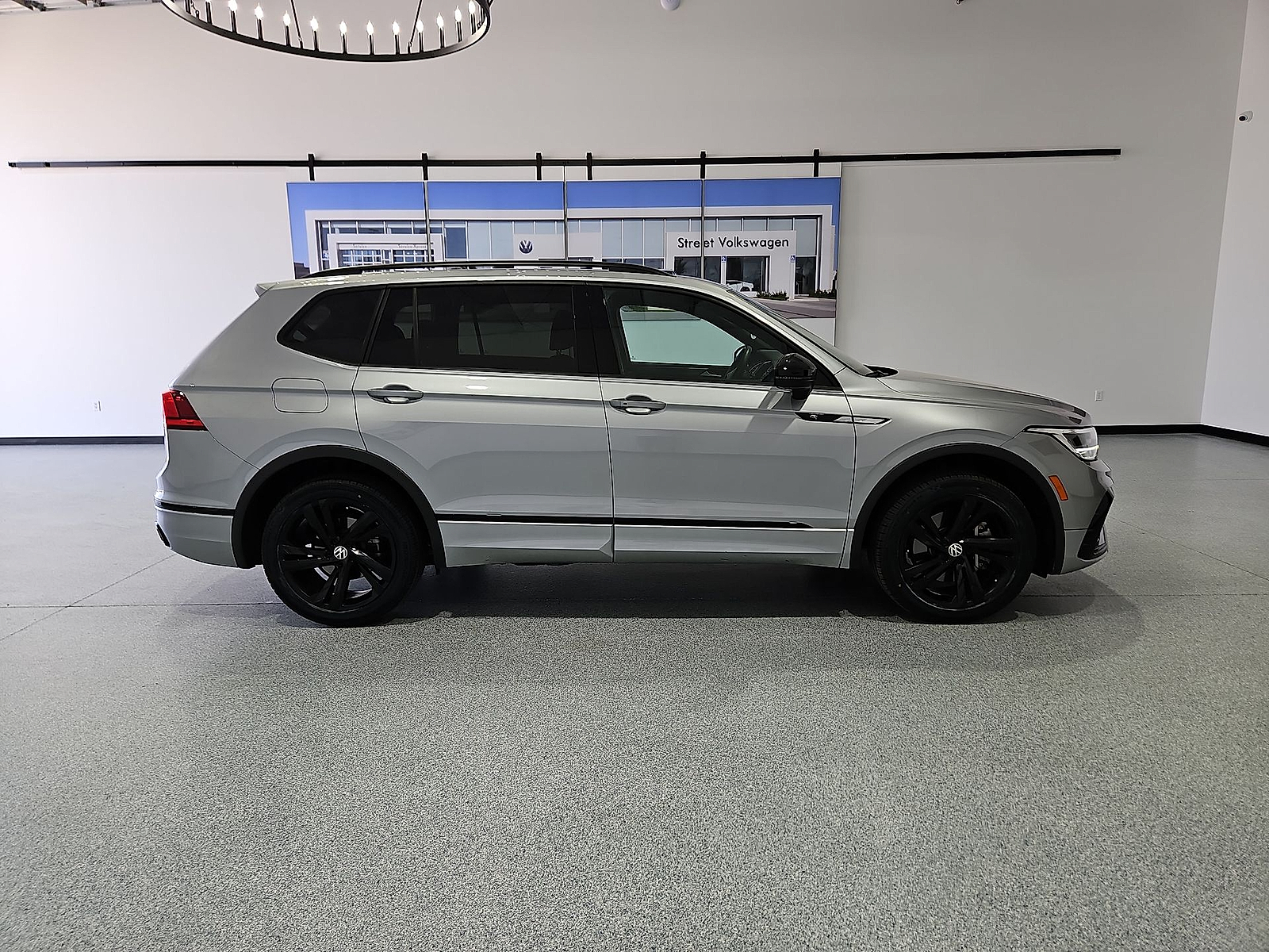 2023 Volkswagen Tiguan 2.0T SE R-Line Black - 8