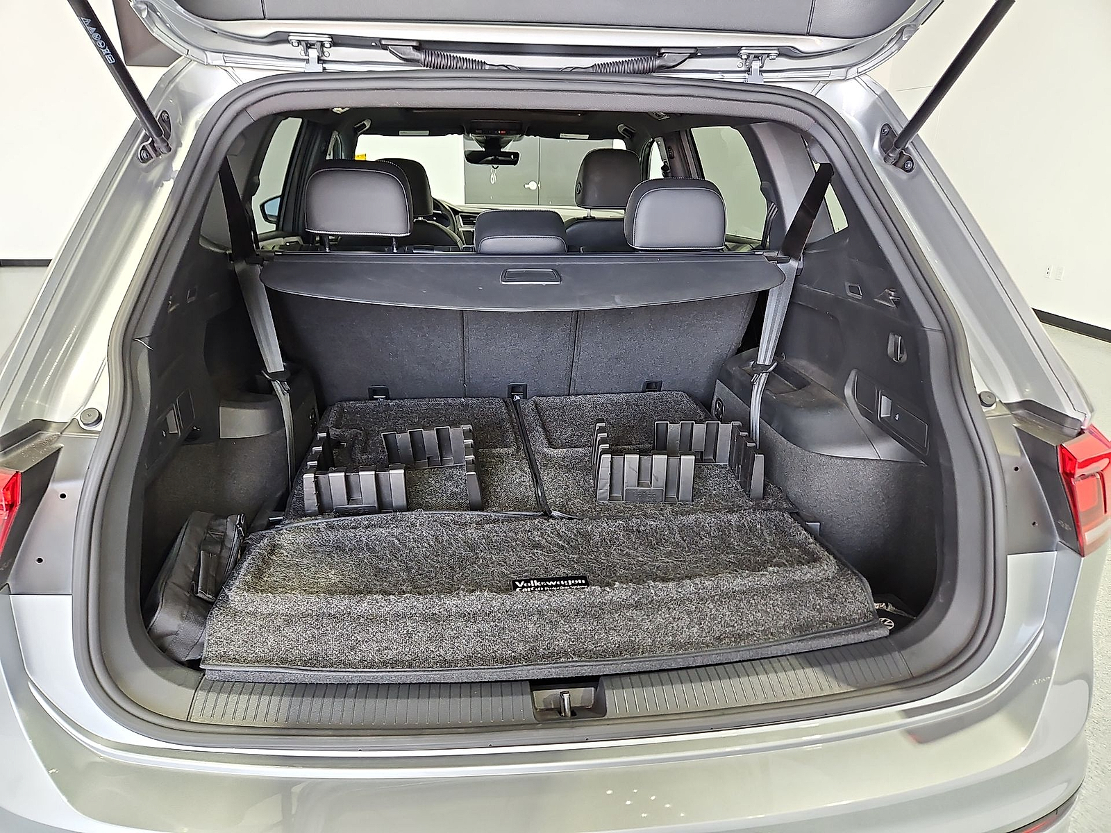 2023 Volkswagen Tiguan 2.0T SE R-Line Black - 11