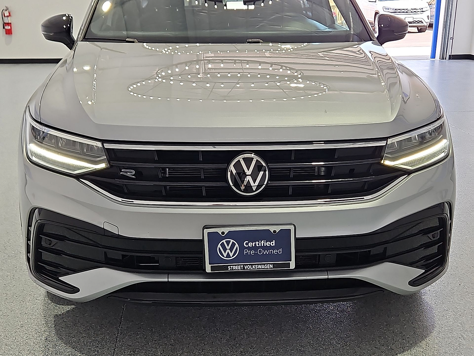 2023 Volkswagen Tiguan 2.0T SE R-Line Black - 9