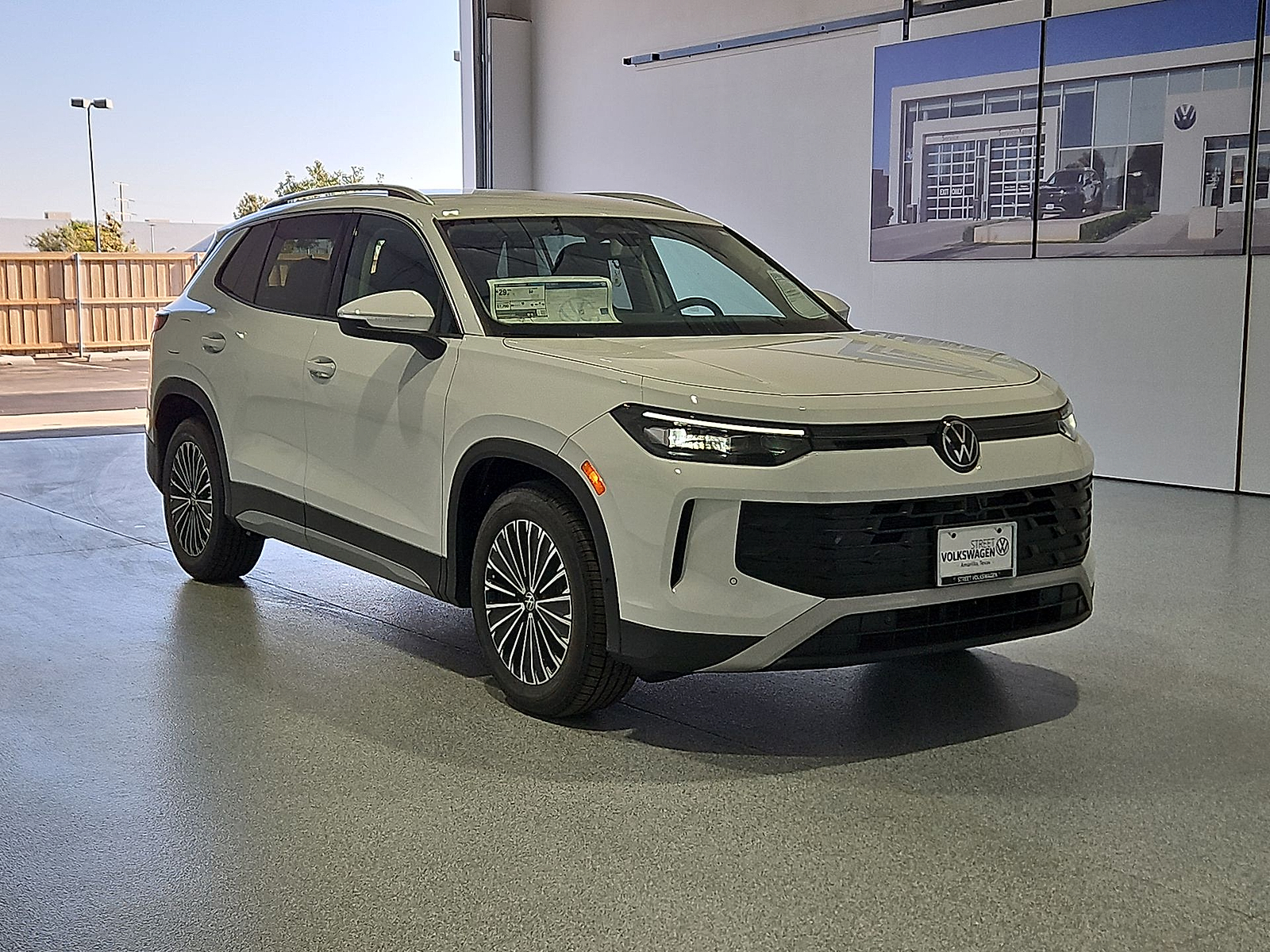 2026 Volkswagen Tiguan photo 2 of 22