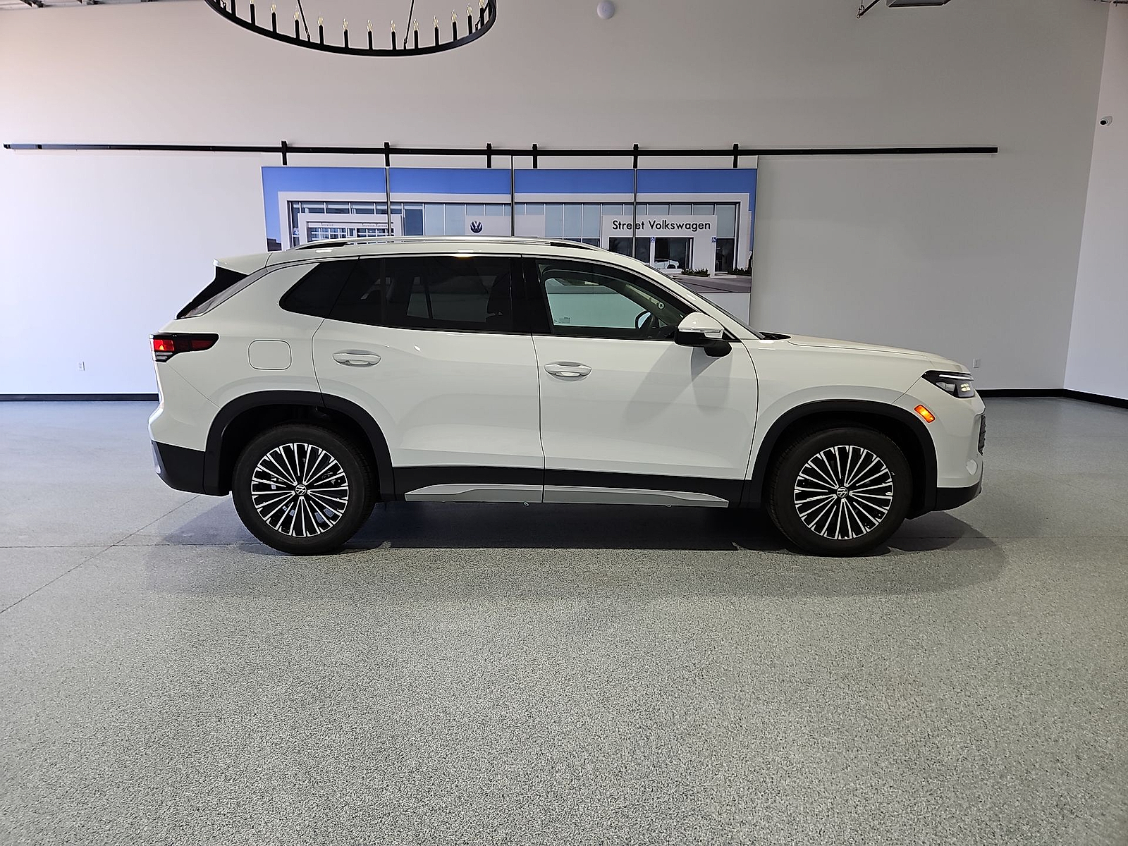 2026 Volkswagen Tiguan photo 9 of 22