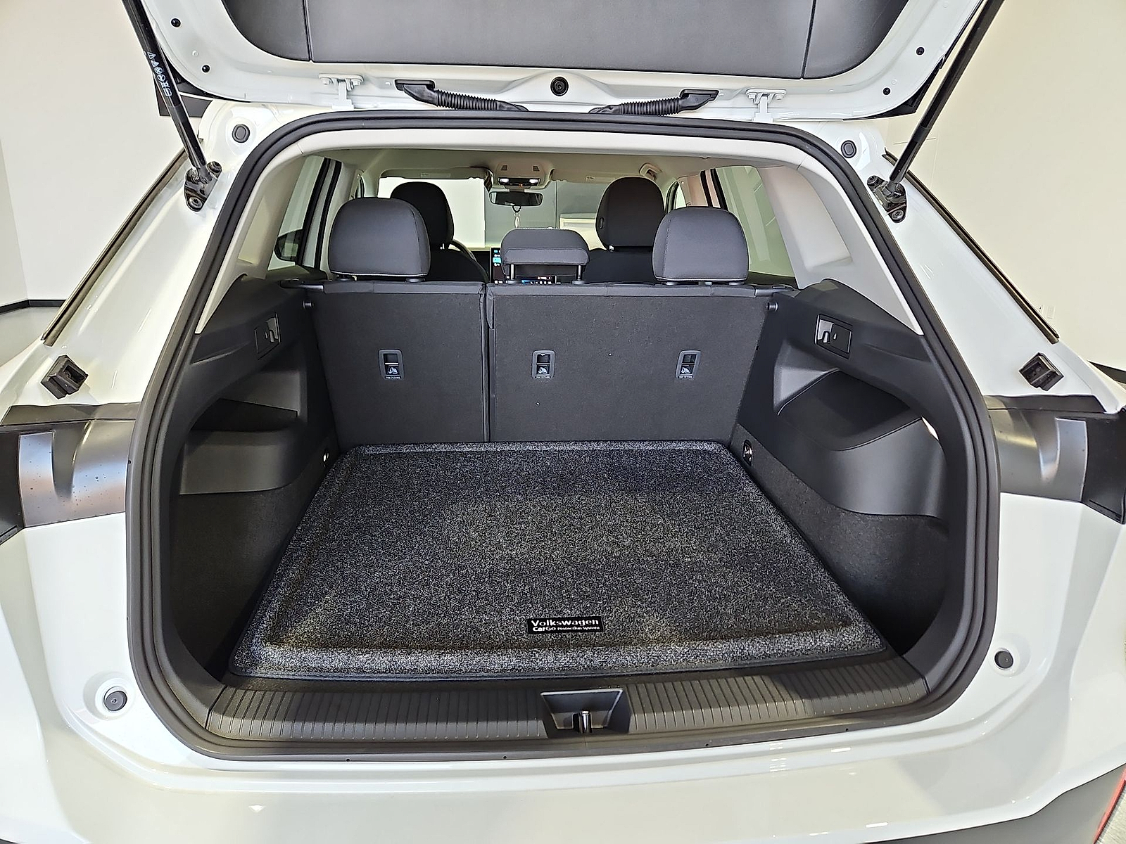 2026 Volkswagen Tiguan photo 12 of 22