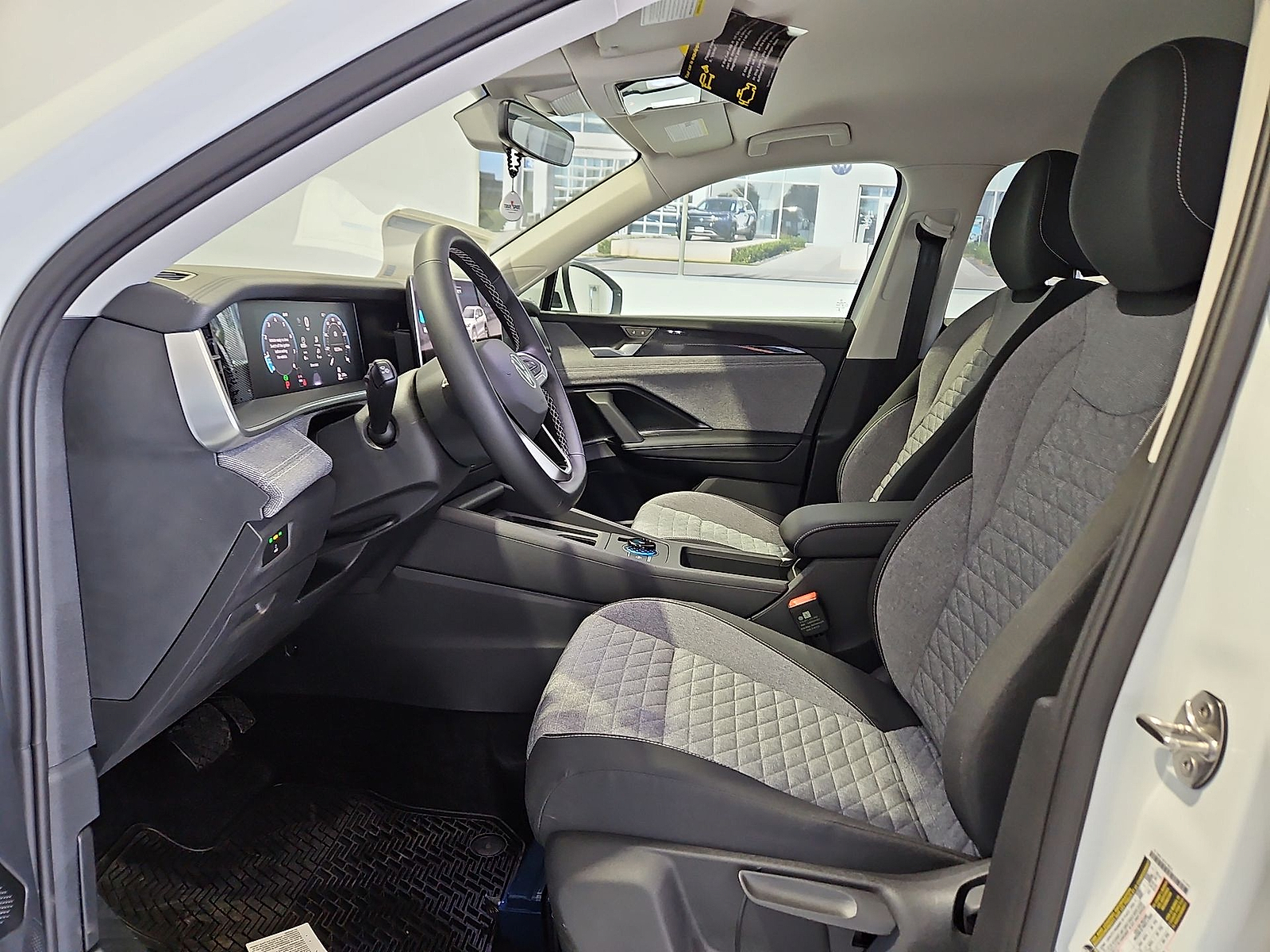 2026 Volkswagen Tiguan photo 16 of 22