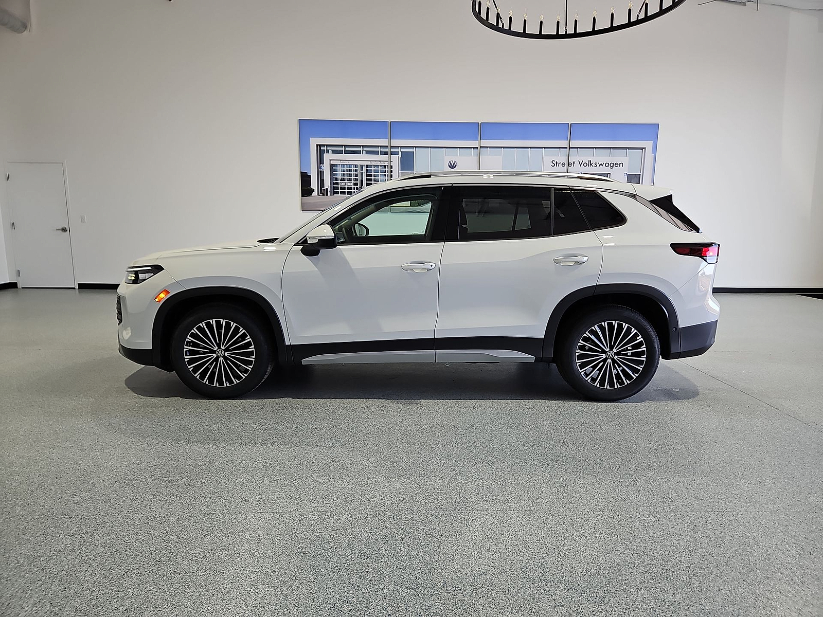 2026 Volkswagen Tiguan photo 5 of 22