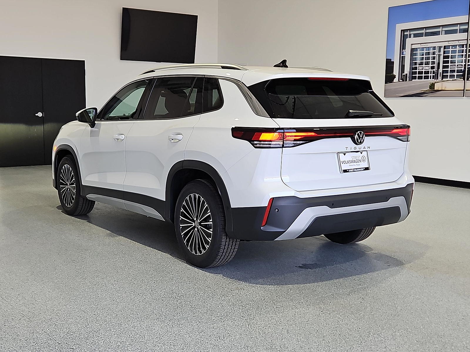 2026 Volkswagen Tiguan photo 6 of 22
