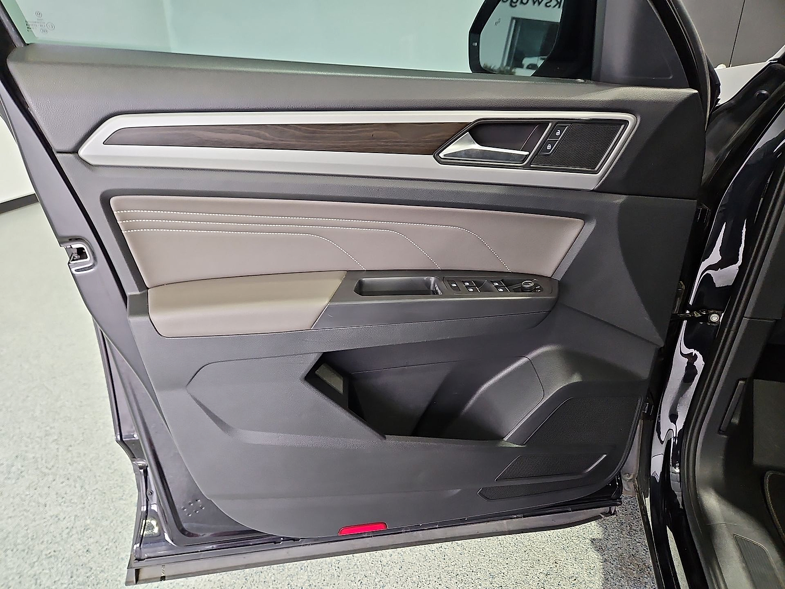 2023 Volkswagen Atlas 2.0T SE Deep Black at Street VW of Amarillo