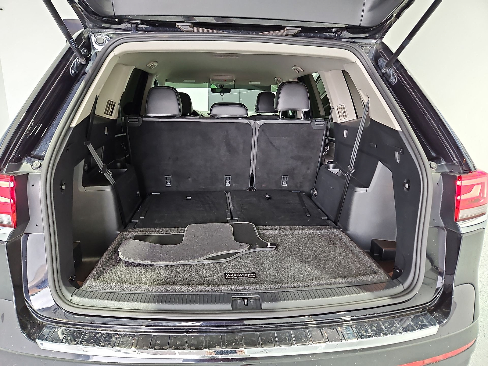 2023 Volkswagen Atlas 2.0T SE Deep Black at Street VW of Amarillo