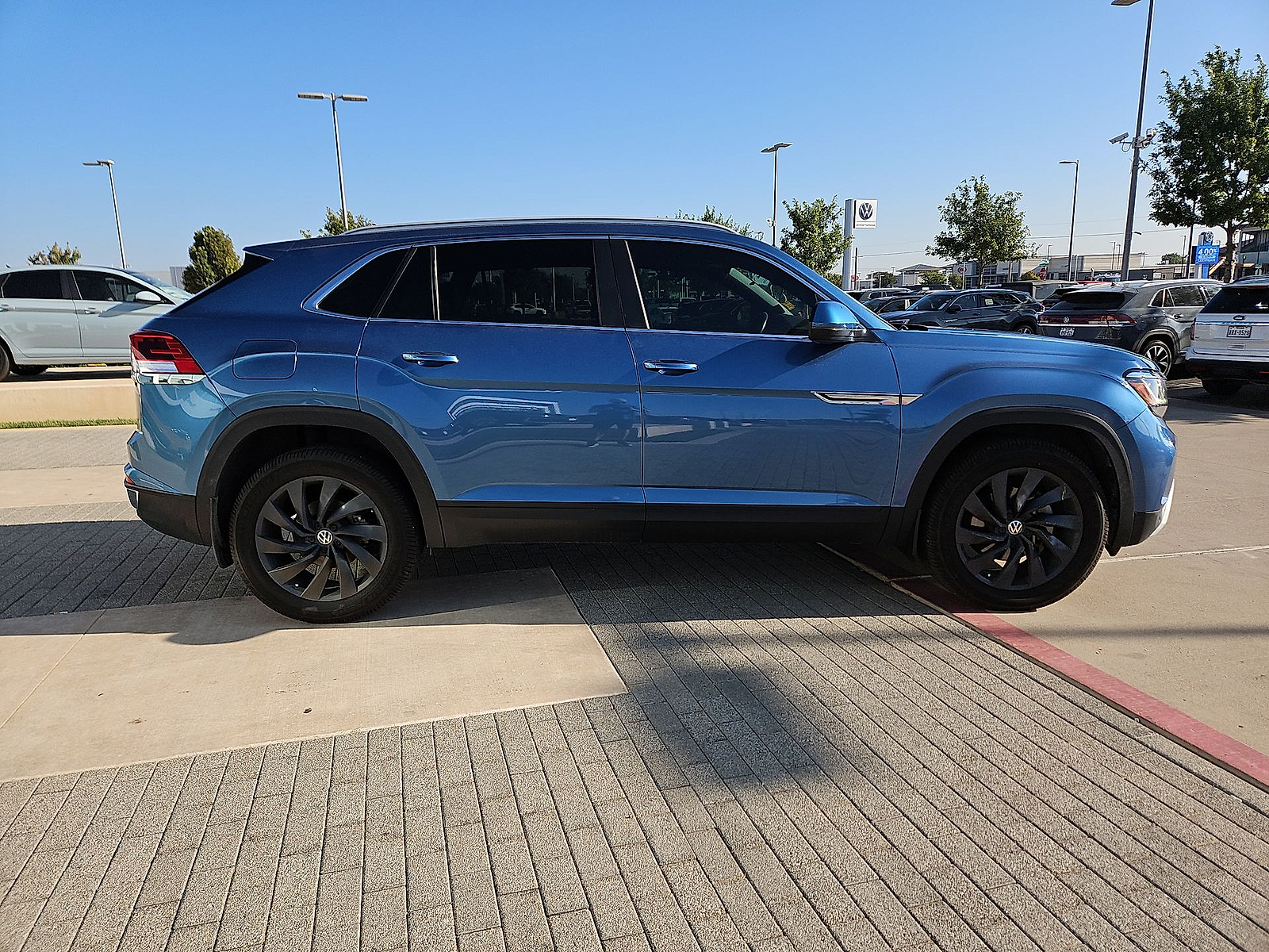 2020 Volkswagen Atlas Cross Sport 2.0T SEL Pacific Blue Metallic at Bobby Duby Motors
