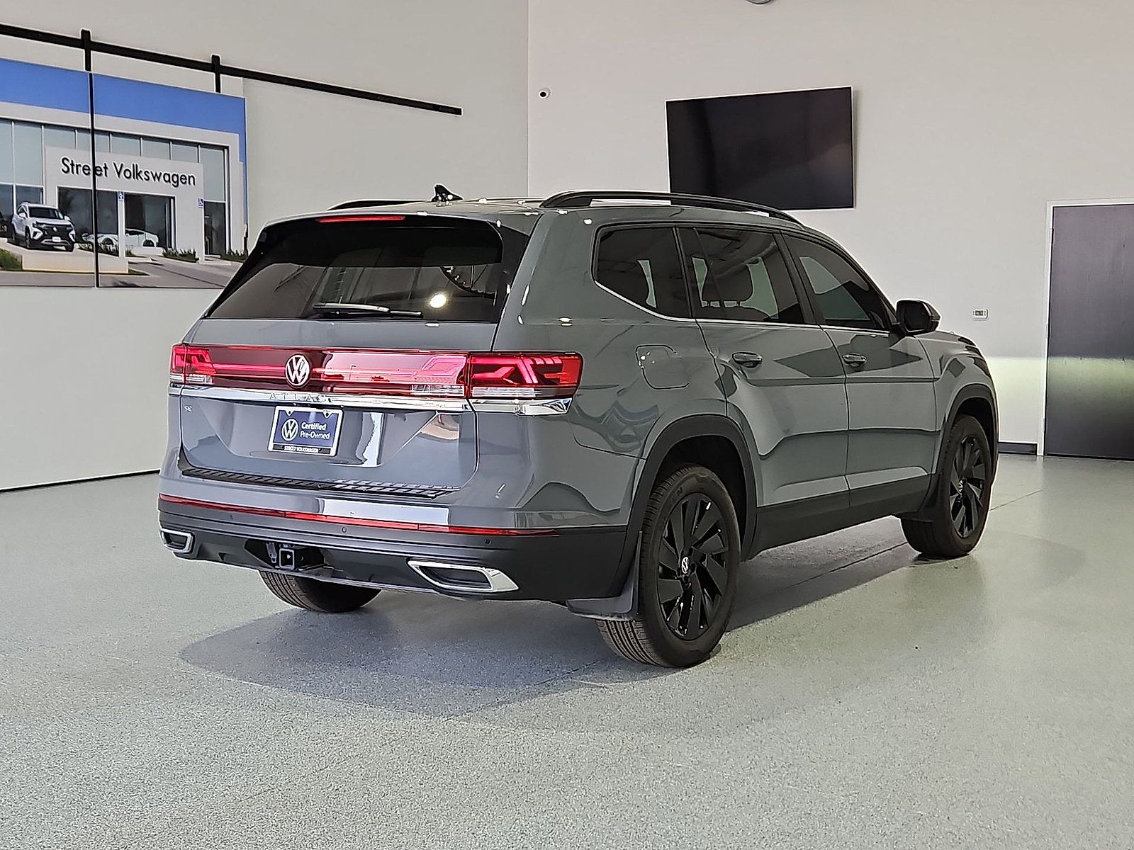 2026 Volkswagen Atlas photo 8 of 22