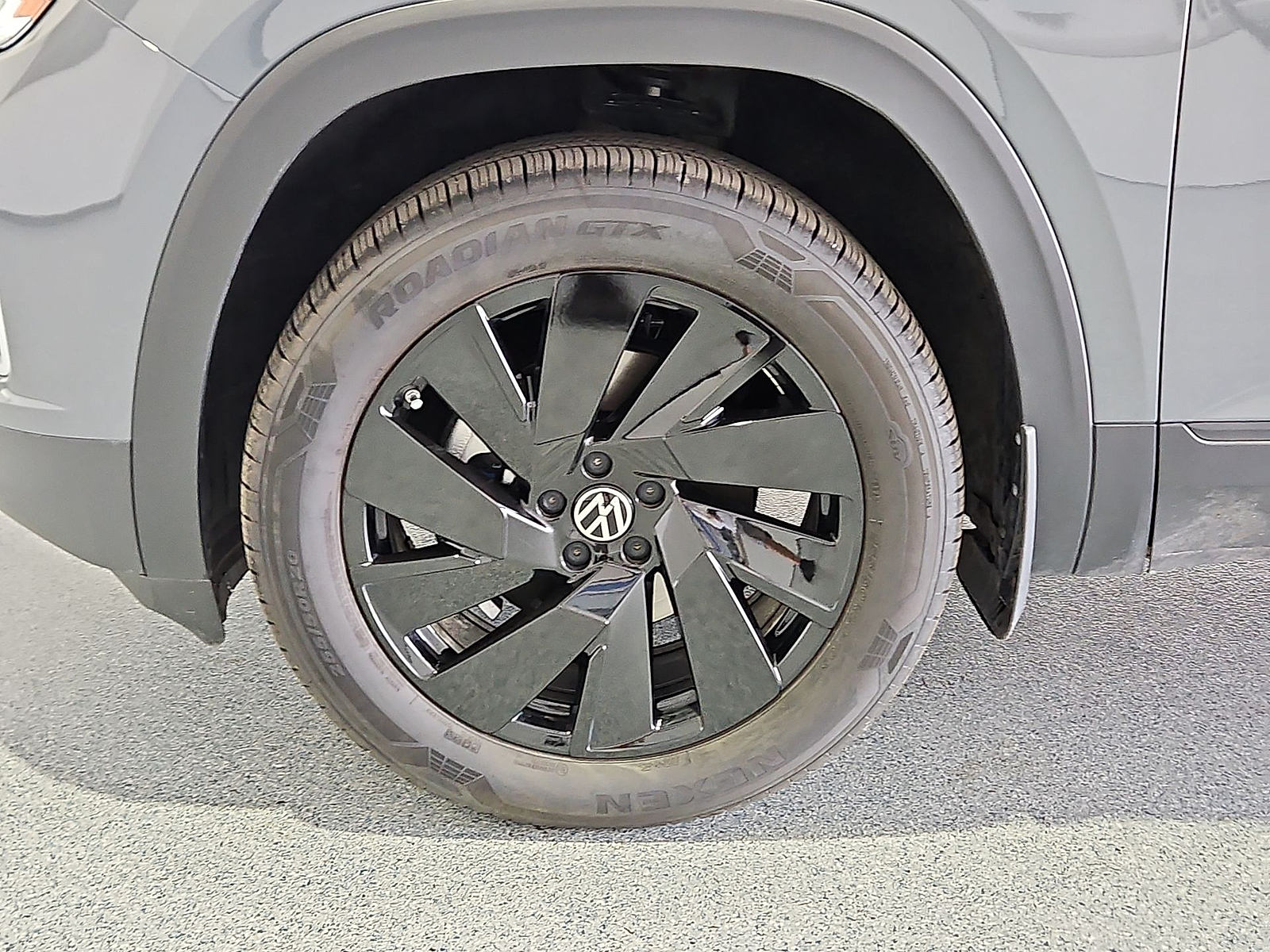 2026 Volkswagen Atlas photo 11 of 22