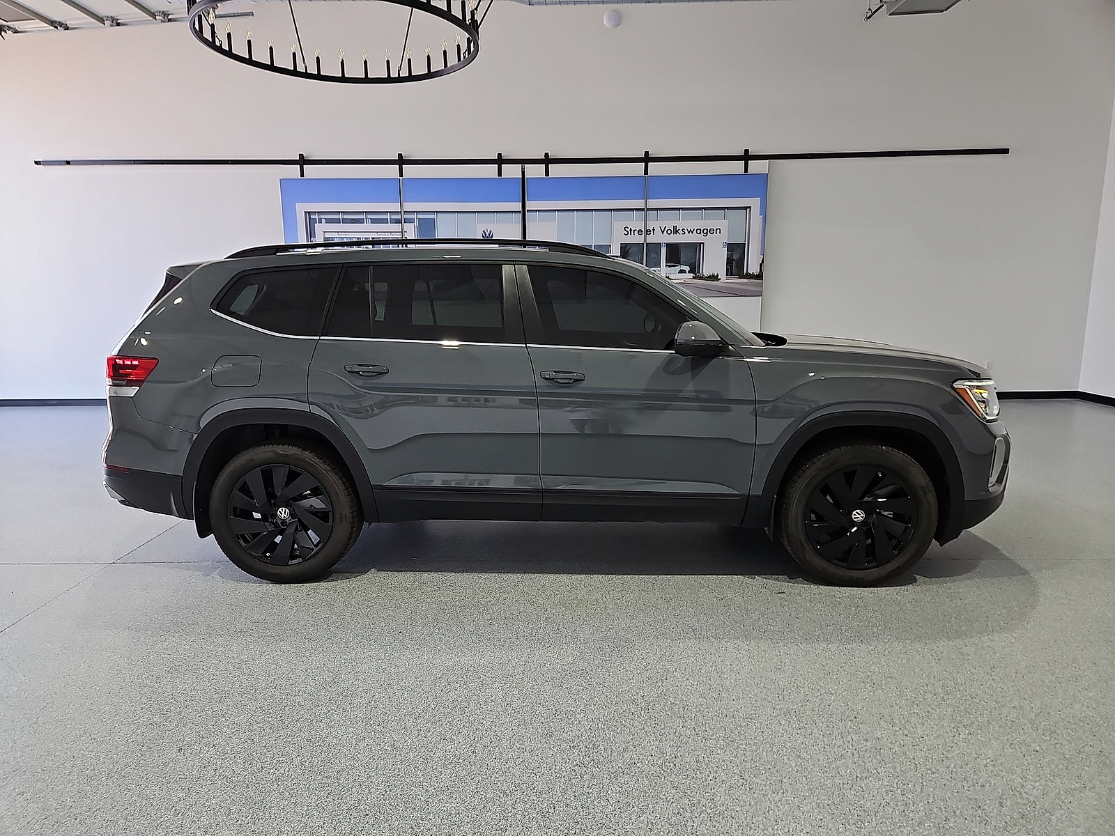 2026 Volkswagen Atlas photo 9 of 22